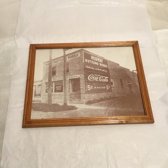Vintage framed advertising photograph of Coca Cola Midway Bottling Works - Picture 4 of 5
